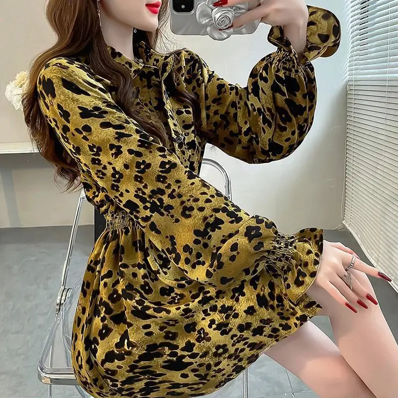 

Женские корейские модные рубашки-корсеты с отложным воротником и принтом, осенний модный леопардовый топ средней длины, женская одежда, футболка