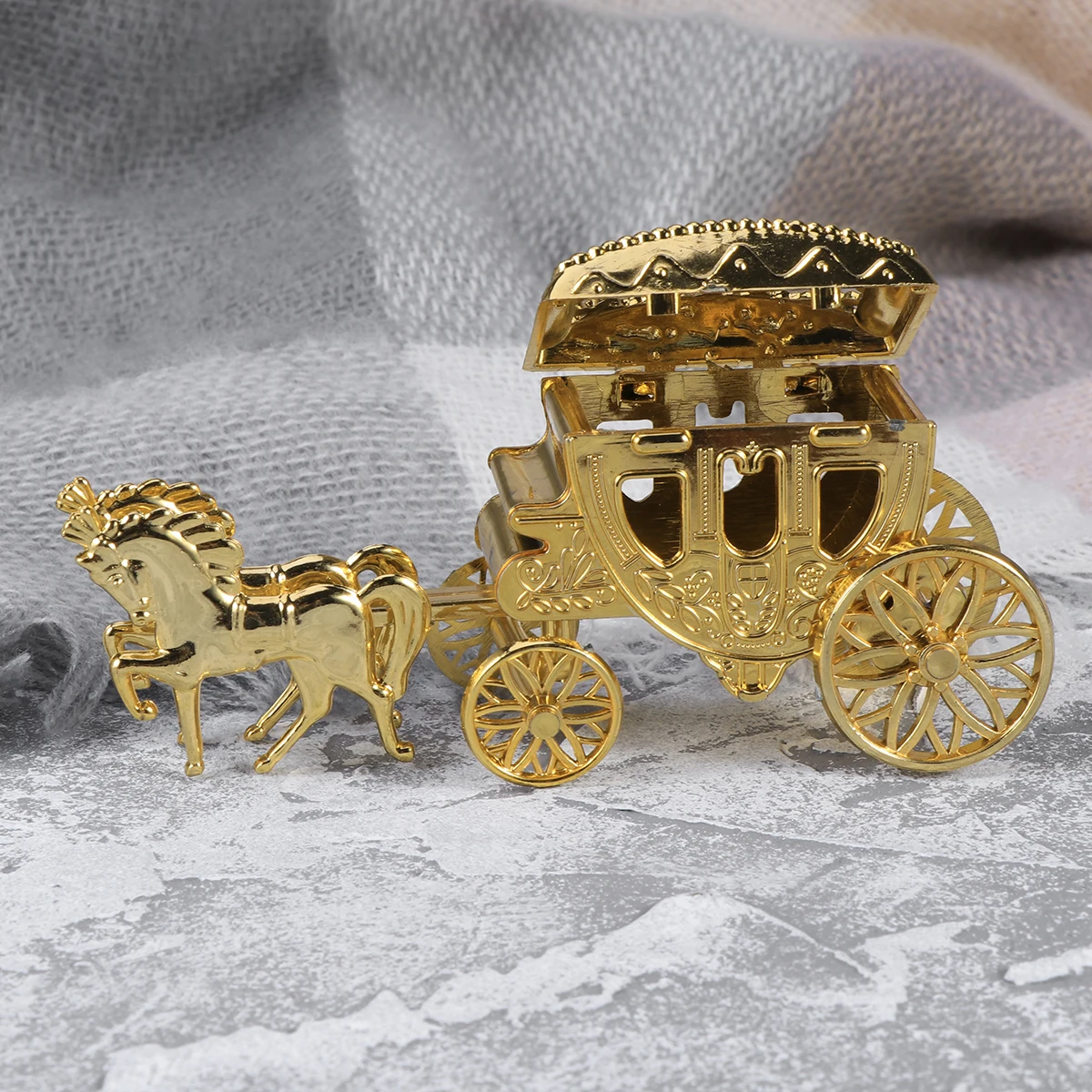 صندوق هدايا لحفلات الزفاف يعامل الشوكولاتة للحفلات والمناسبات وحفلات الزفاف وصناديق الحلوى الذهبية