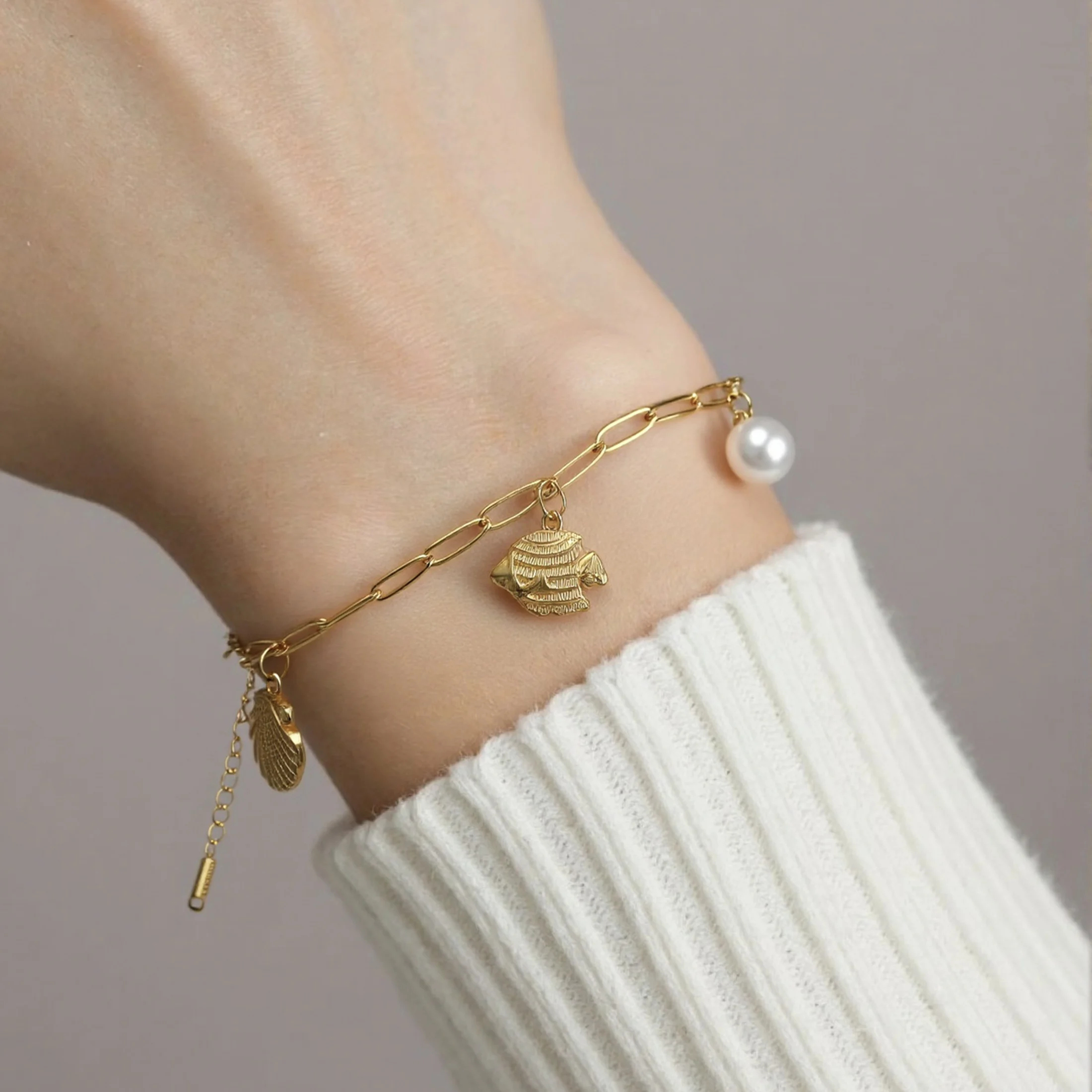 

Golden Tone Stainless Steel Ocean Charm Bracelet with Starfish and Shell Pendants for Women