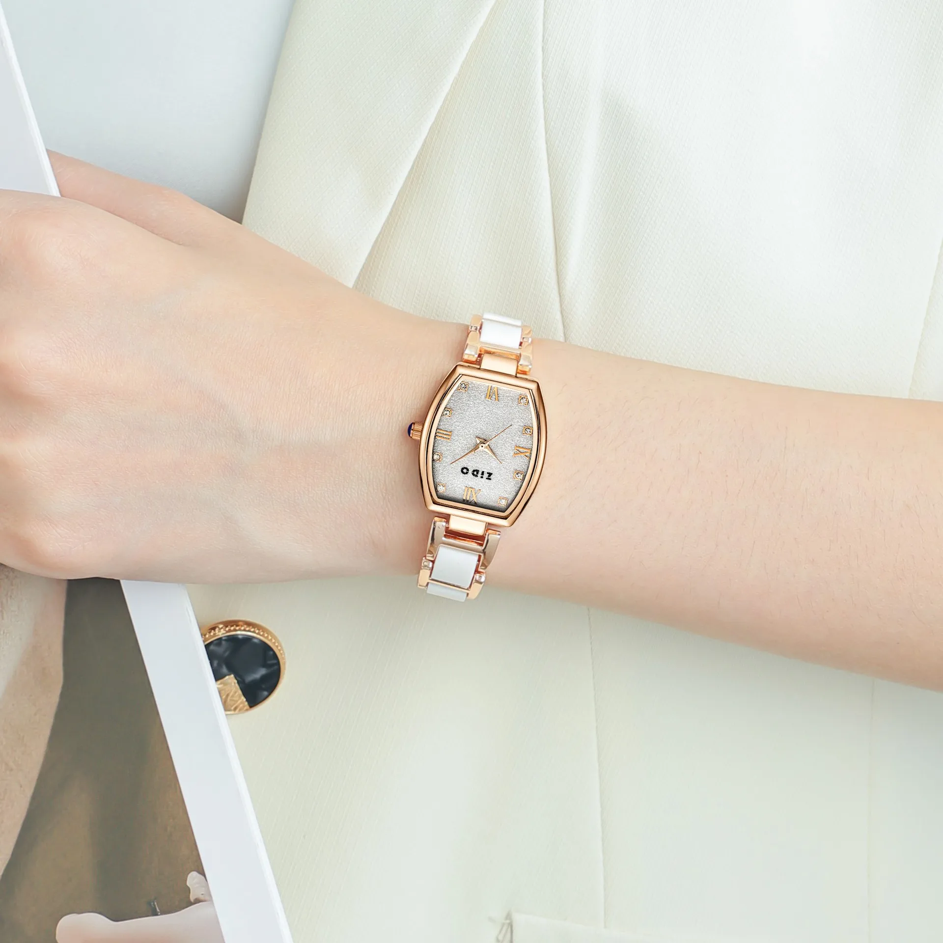 Elegant Ceramic-Style Quartz Watch for Women, Minimalist and Sophisticated Timepiece