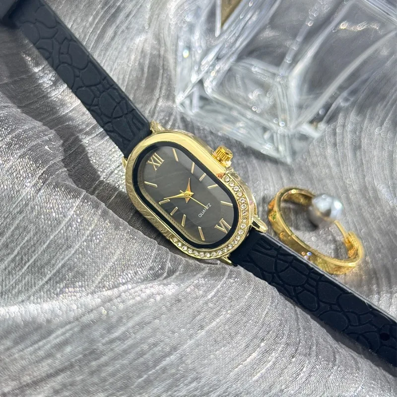 Jam Tangan Wanita Temperamen Fashion Jam Tangan Kuarsa Tali Silikon Dial Oval Bertatahkan Berlian Mewah Jam Tangan Wanita Relogio Feminino