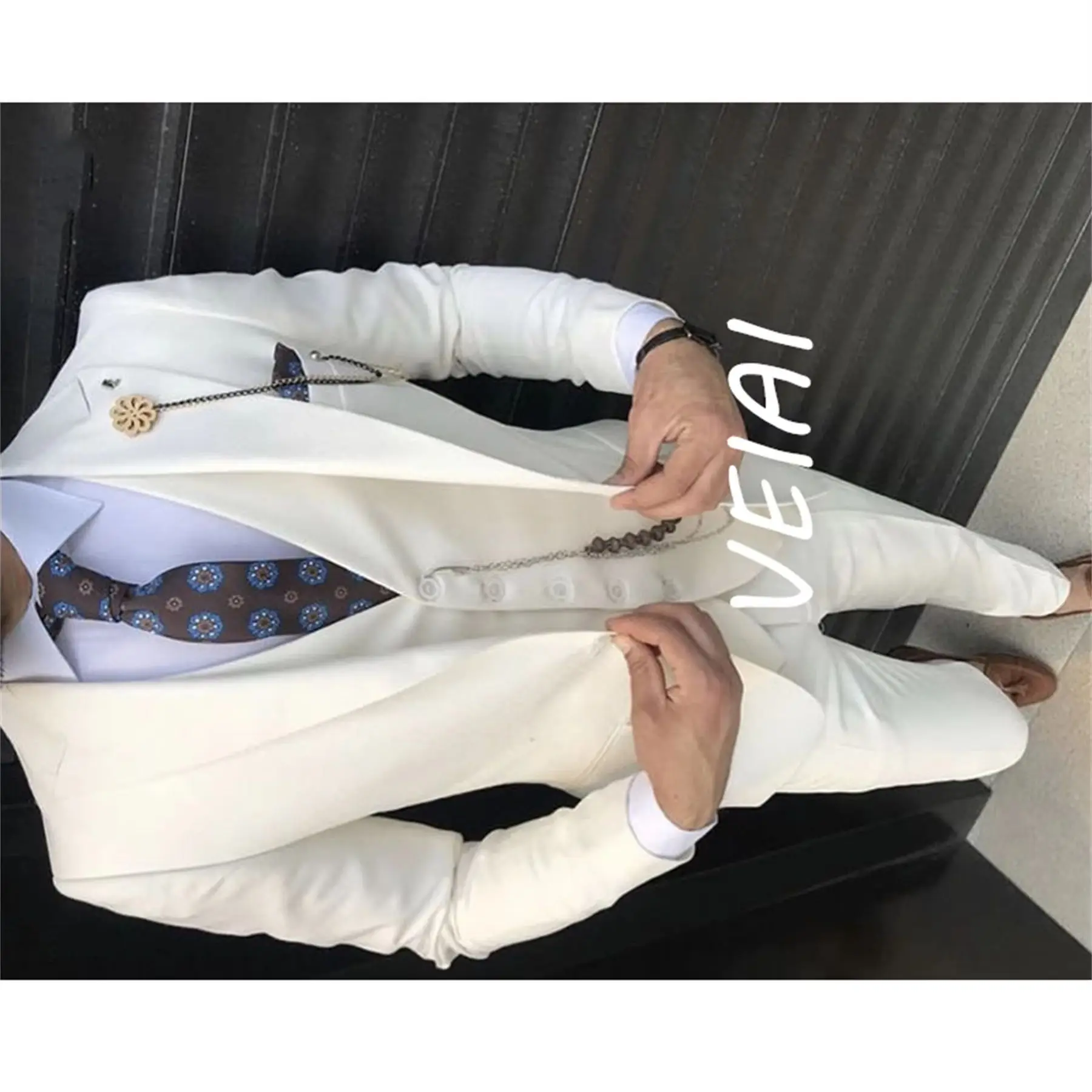 

Мужские костюмы цвета слоновой кости по индивидуальному заказу на свадьбу, комплект из трех предметов, мужской комплект, куртка, жилет и брюки, костюм жениха с остроконечными лацканами, Новое поступление