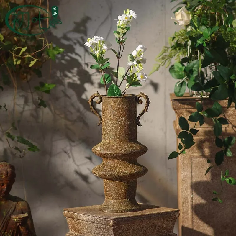 American Style Outdoor Metal Vase with Rustic Golden Finish Mottled Texture Garden Potted Plant Holder for B&B Hotel Niche