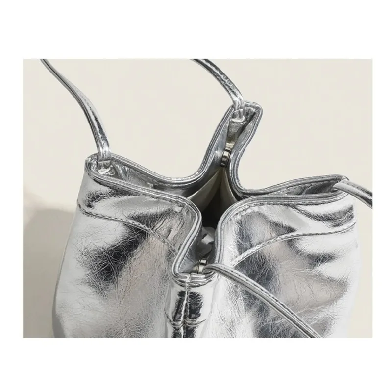 Funkelnde Silberne Mini-Eimertasche Glitzernde PU-Tasche mit Kordelzug Multifunktionale Umhängetasche mit Geldbörse für Damen Alltäglicher Gebrauch – Detail 3