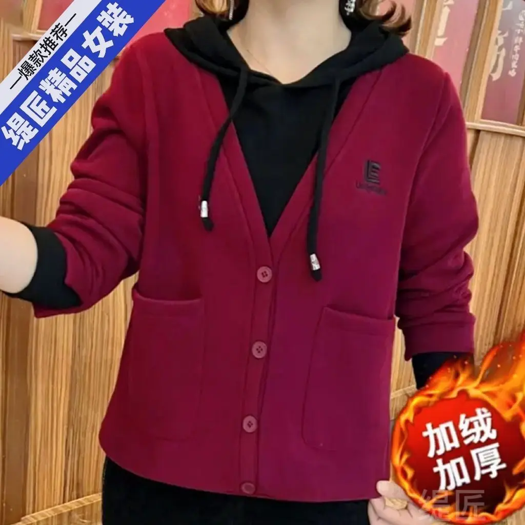 ベルベットのフード付きスウェットシャツの女性の新しいスタイルスプライシングファッショナブルなカジュアル偽ツーピースママトップルーズ長袖