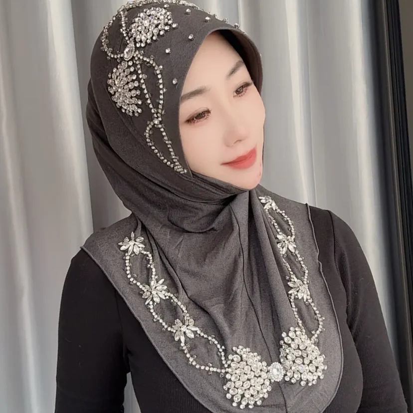 Fashion Design Islamic Lady Hijab Shawls With Diamonds Earrings