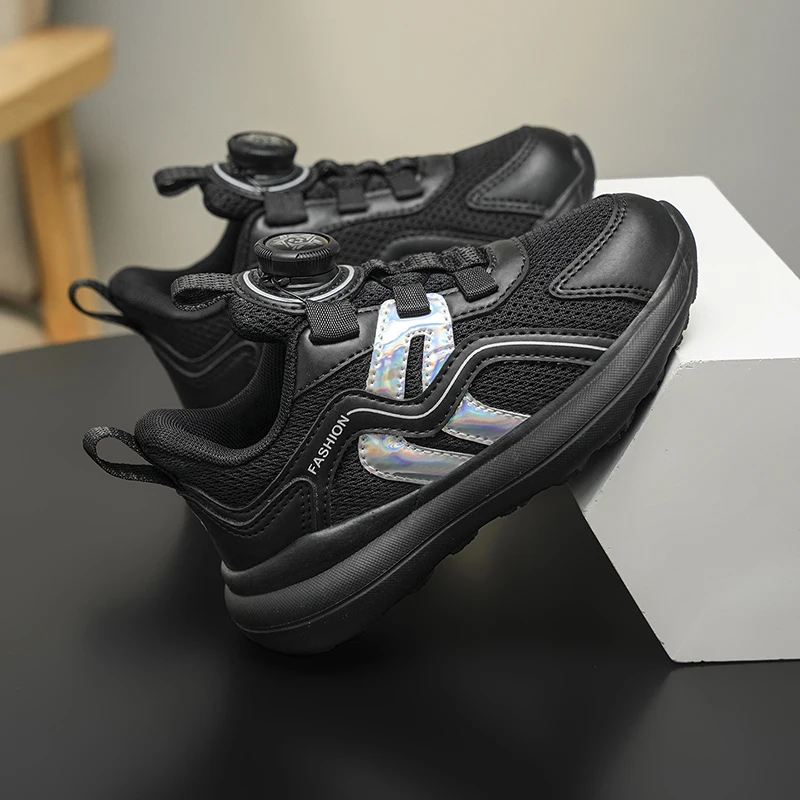 A pair of children's twist lock casual trainers, curved stripe decor, wear-resistant thick outsole student footwear YX-2258