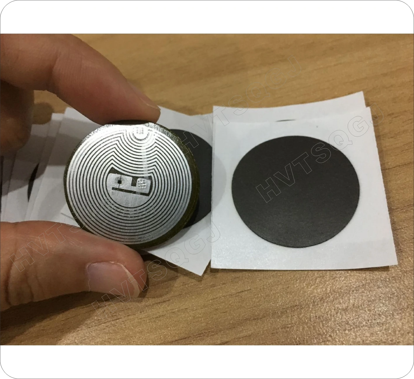 10 ชิ้น/ล็อต ชิป NFC 213 RFID สติ๊กเกอร์ NFC ขนาด 25 มม. ISO14443A 13.56MHz ป้ายติดตั้งกันโลหะแบบสากล และใช้ได้กับโทรศัพท์ทุกรุ่นที่รองรับ NFC