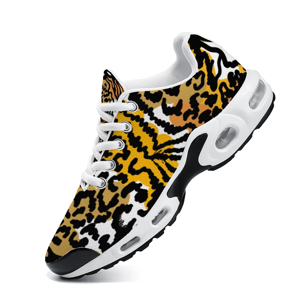 حذاء كاجوال مبطن بالهواء بطباعة الفهد الأصفر مع جزء علوي شبكي مسامي مناسب لكل من الرجال والنساء