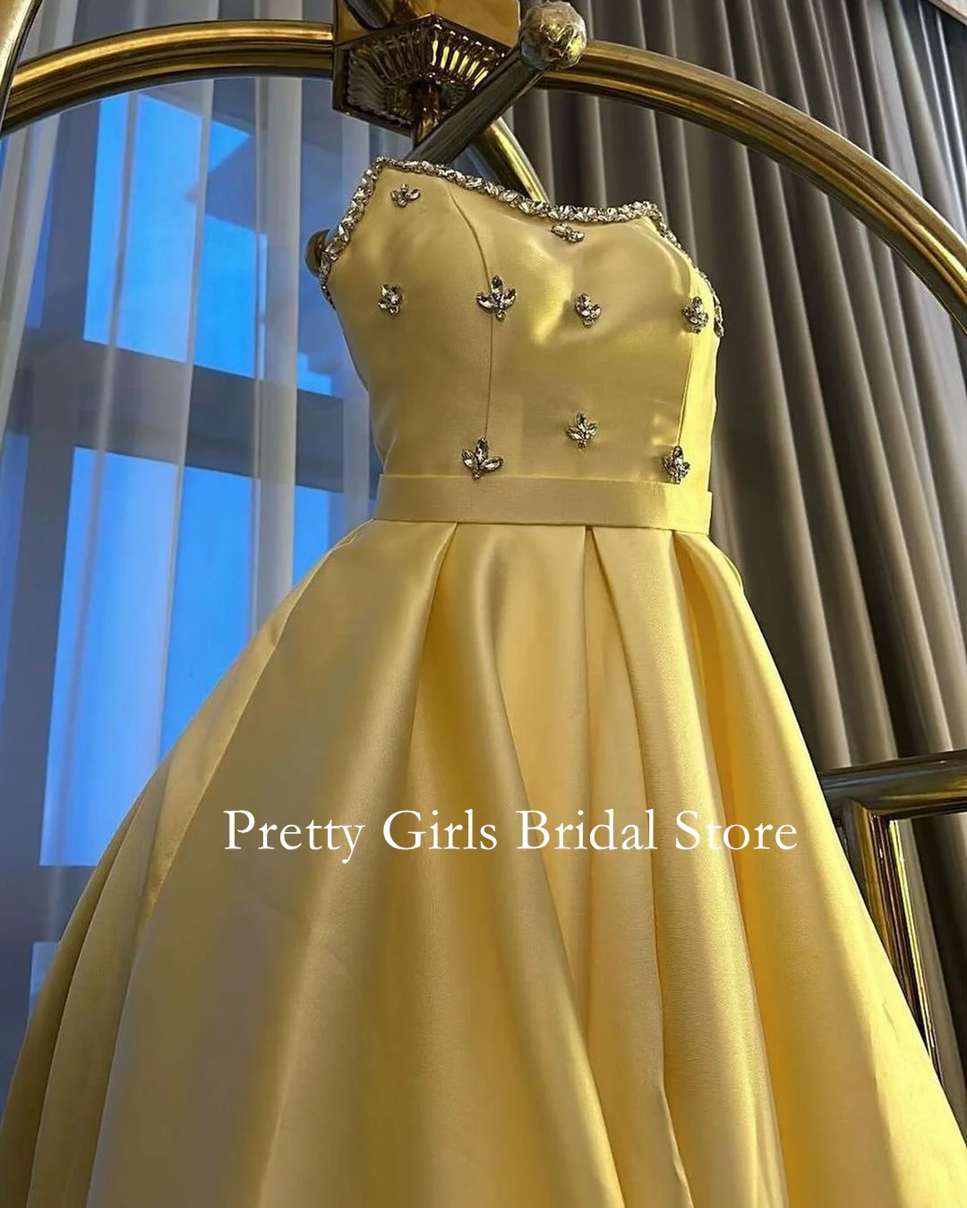 2024 Fashion Style Arabic Morden Customized Yellow Evening Dresses Formal Ruched Satin Crystals  Prom Growns Party Women Bride