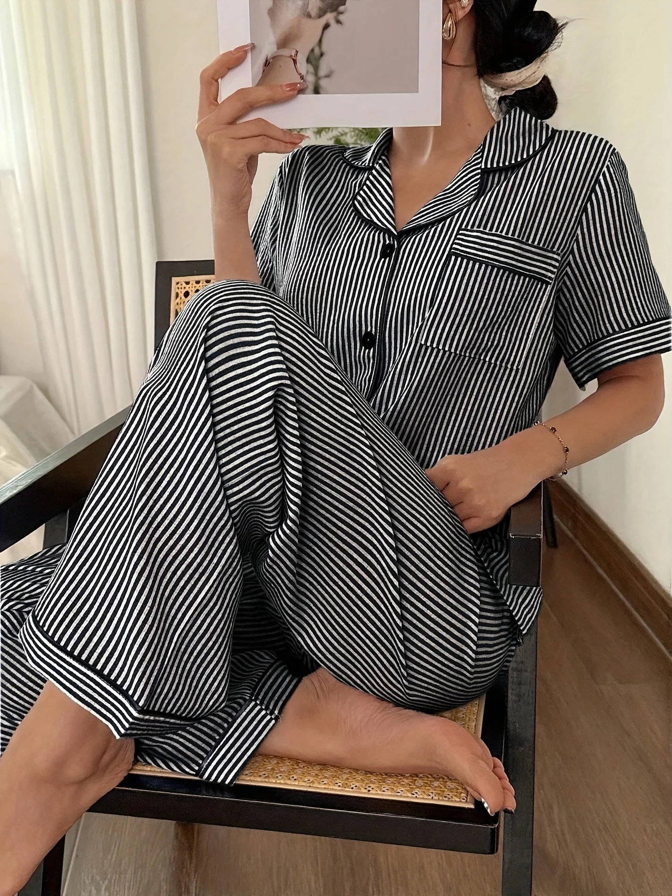 2-Piece Comfortable Black and White Striped Printed Short-Sleeved Long Pants Women's Pajama Set Suitable for Home Use