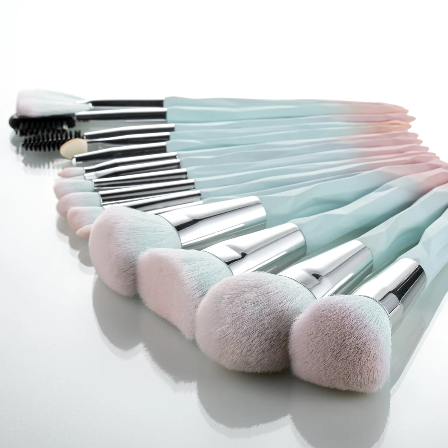 15 Uds. Brocha de maquillaje Premium, brocha suelta para colorete, brocha para base, sombra de ojos, delineador de ojos, juego completo de herramientas de maquillaje profesionales