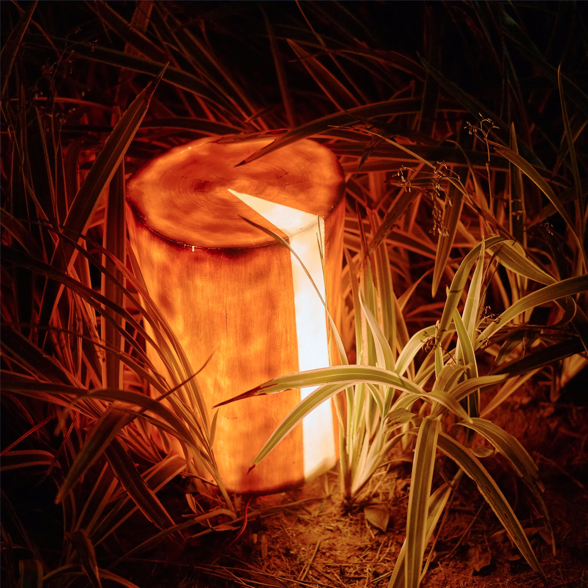 Outdoor wooden lawn lamp with waterproof garden bollards, garden landscape lighting with natural stone design