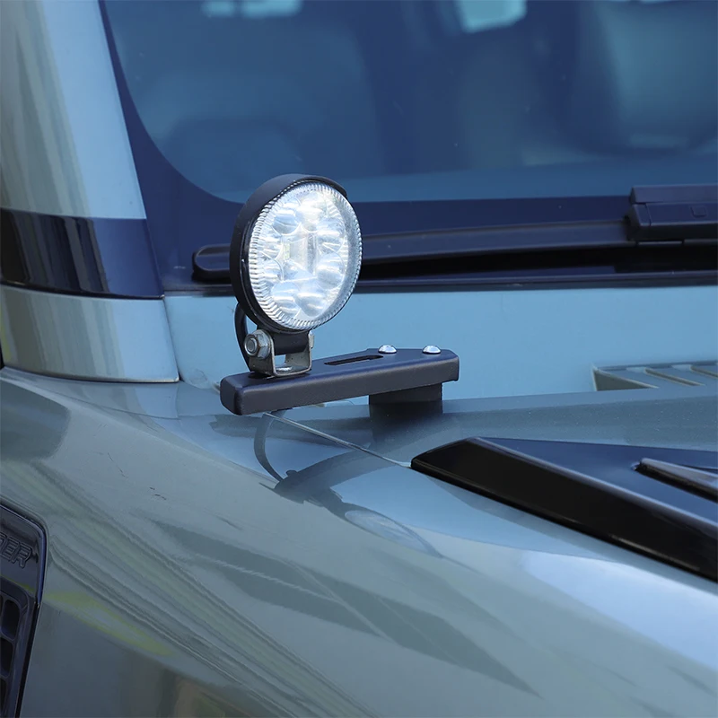 

Carbon steel Cover LED spotlight bracket cover spotlight lighting bracket For 2020-2026 Land Rover Defender L663 90 110 130