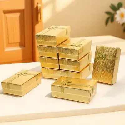 

Набор из 24 дорожных футляров для ювелирных украшений для женщин: коробки для кулонов, маленькие органайзеры для колец, золотистые демонстрационные подставки