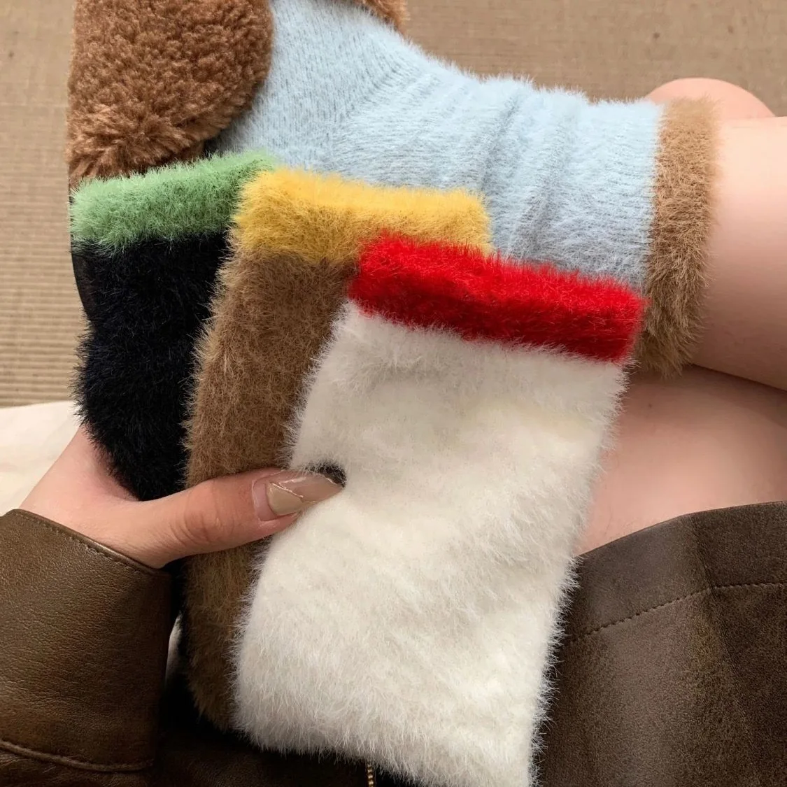 

5 Pairs Women's Socks Set Korean Contrasting Color Simple Versatile Mid Tube Socks Winter Thick Plush Warm Floor Socks For Girl