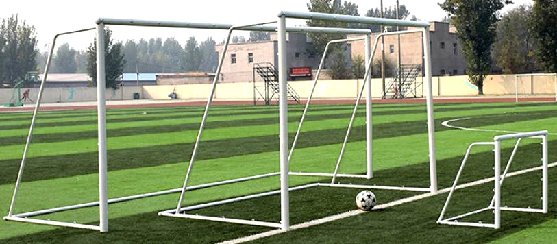 Gawang sepak bola independen untuk peralatan latihan sepak bola di halaman belakang sekolah