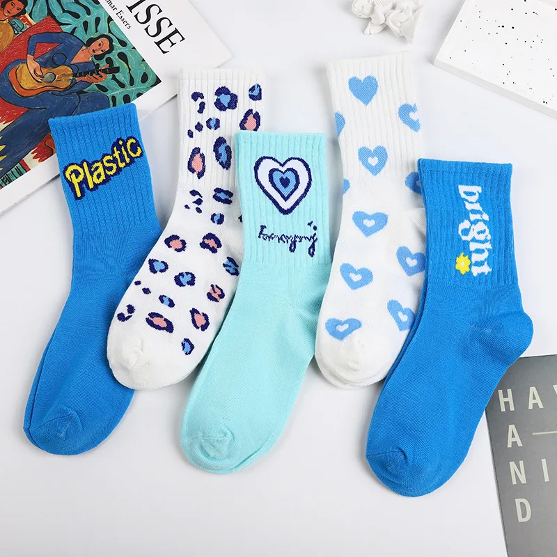 Calcetines de tubo medio para mujer, medias deportivas de estilo universitario, con letras Love, color azul, para las cuatro estaciones, 5/10 pares