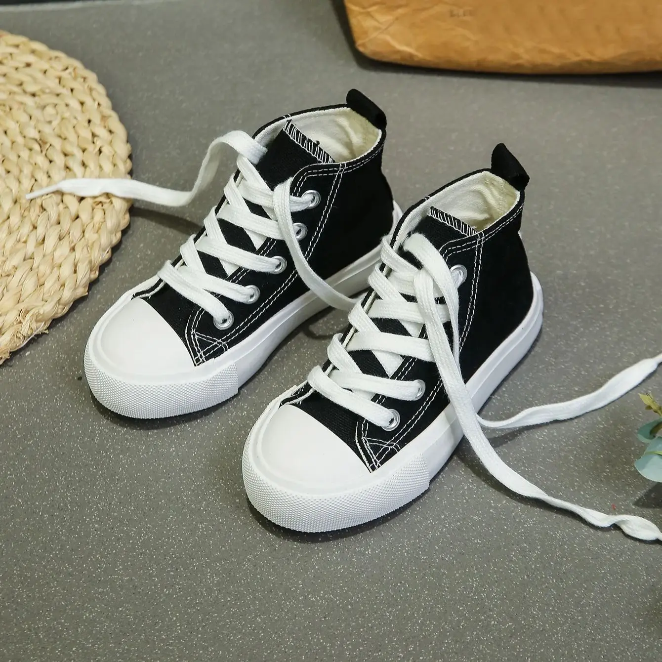 8002 Strap Up High Top Solid Color Children's Canvas Shoes, Trendy Board Shoes for Boys and Girls, Soft Soled Fashionable Shoes
