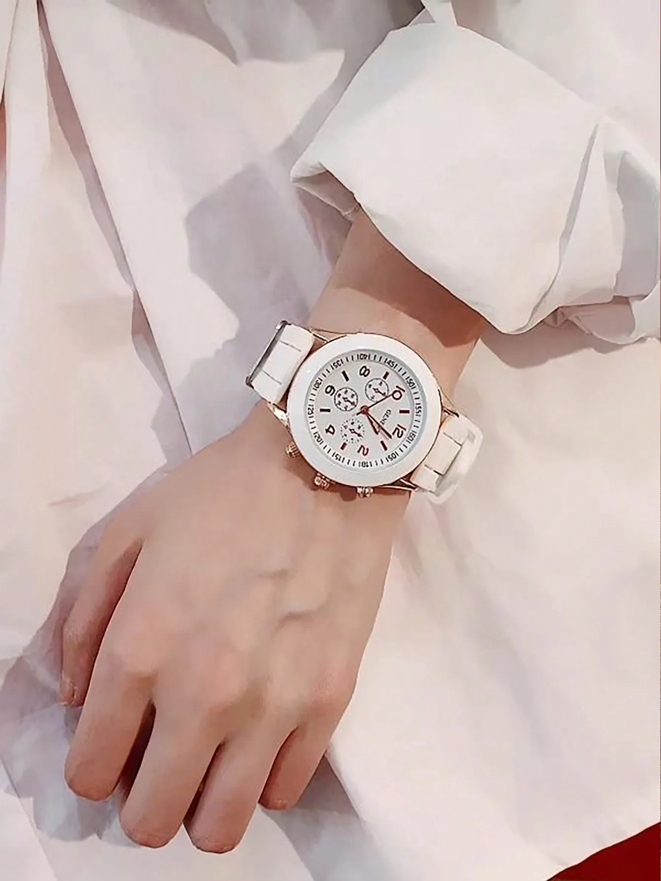 ساعات نسائية موضة جديدة ماركة فاخرة ساعة نسائية حزام سيليكون كوارتز ساعة معصم للإناث Relogio Feminino