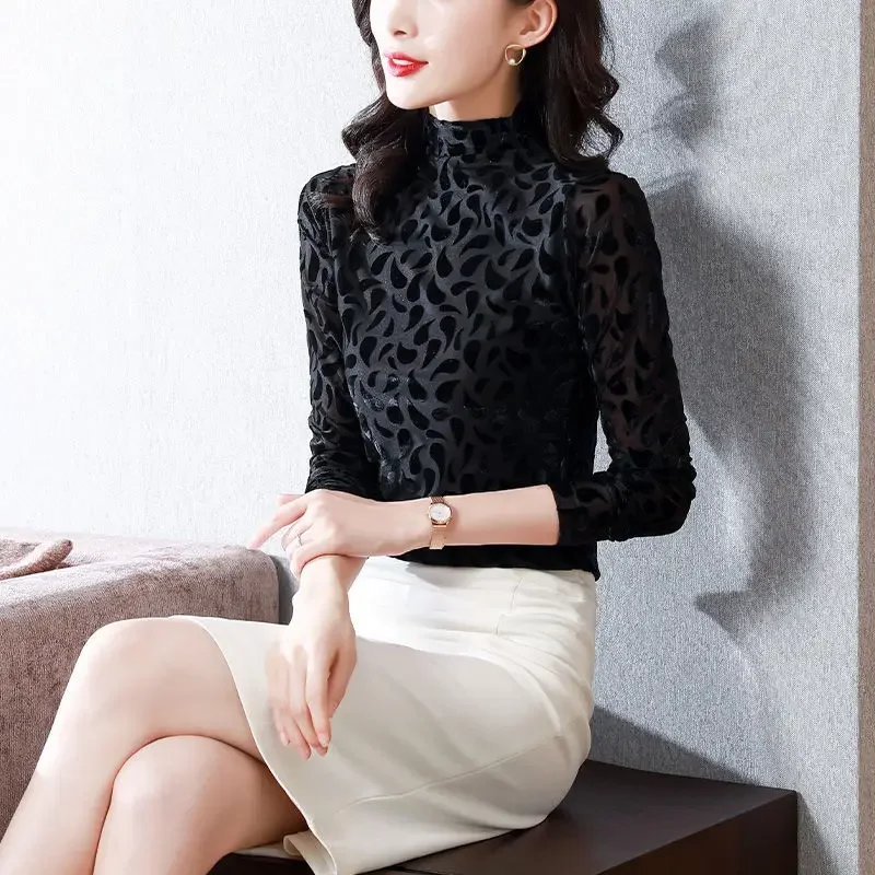 เสื้อเบสิกแฟชั่นระดับไฮเอนด์สำหรับผู้หญิงวัยกลางคน เสื้อกำมะหยี่พิมพ์ลายหรูหรา คอครึ่งสูง ใส่เป็นเสื้อตัวในสำหรับฤดูใบไม้ร่วงและฤดูหนาว