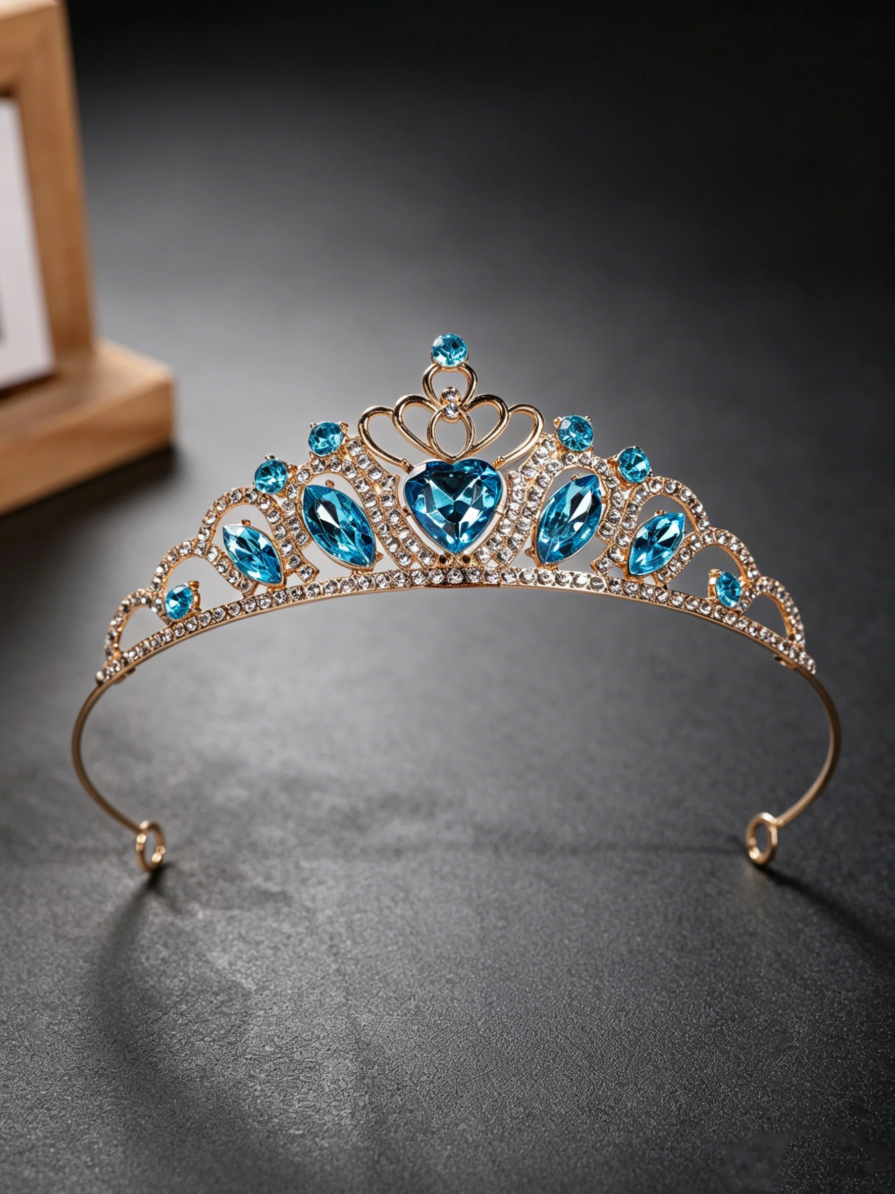 Retro Heart-Shaped Emerald Green Rhinestone Crown European-Style Light Luxury Bridal Wedding Headpiece Birthday Party Dress Runway Crown