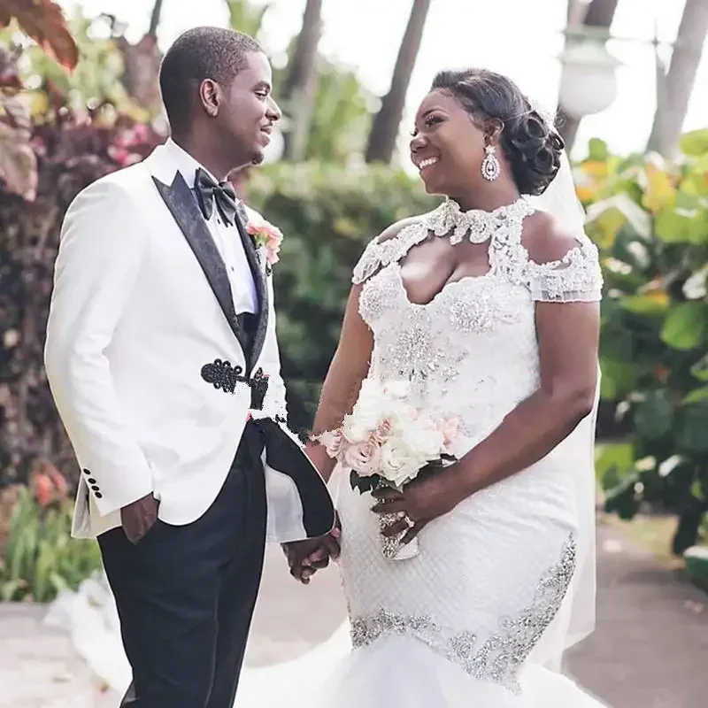 Abiti da sposa a sirena taglie forti con applicazioni di perline personalizzate in tulle da sposa con collo alto e lacci Vestido De Novia