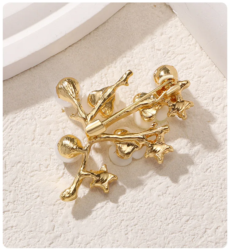 Fashion Plum Blossom Twig Brooches For Women femininity sense Chinese style pearl Flower Lapel Pins corsage clothing accessories