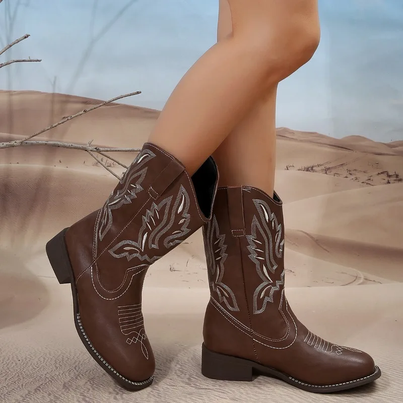 2025 Fall/Winter Retro New Brown Western Cowboy Boots V-Mouth Slip Embroidered Round Toe Block Heel Rider Boots