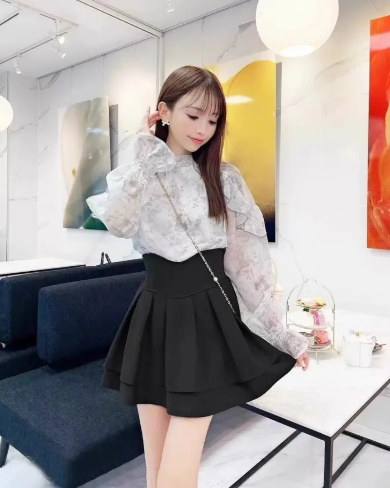 Japanese Lolita Black Skirts Women Spring Autumn New Radian Waistline Slim Short Pleated  Female Mini  Culottes