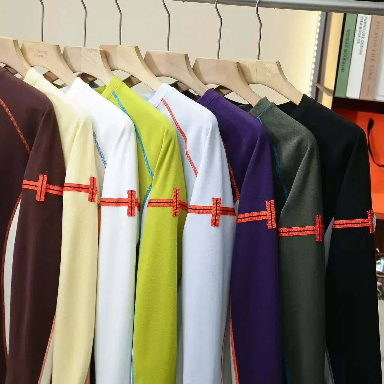 Warm Fleece Lined Outdoor Base Layer Shirt for Men And Women Standard Fit Four Way Stretch Technical Velvet Color Block T-Shirt