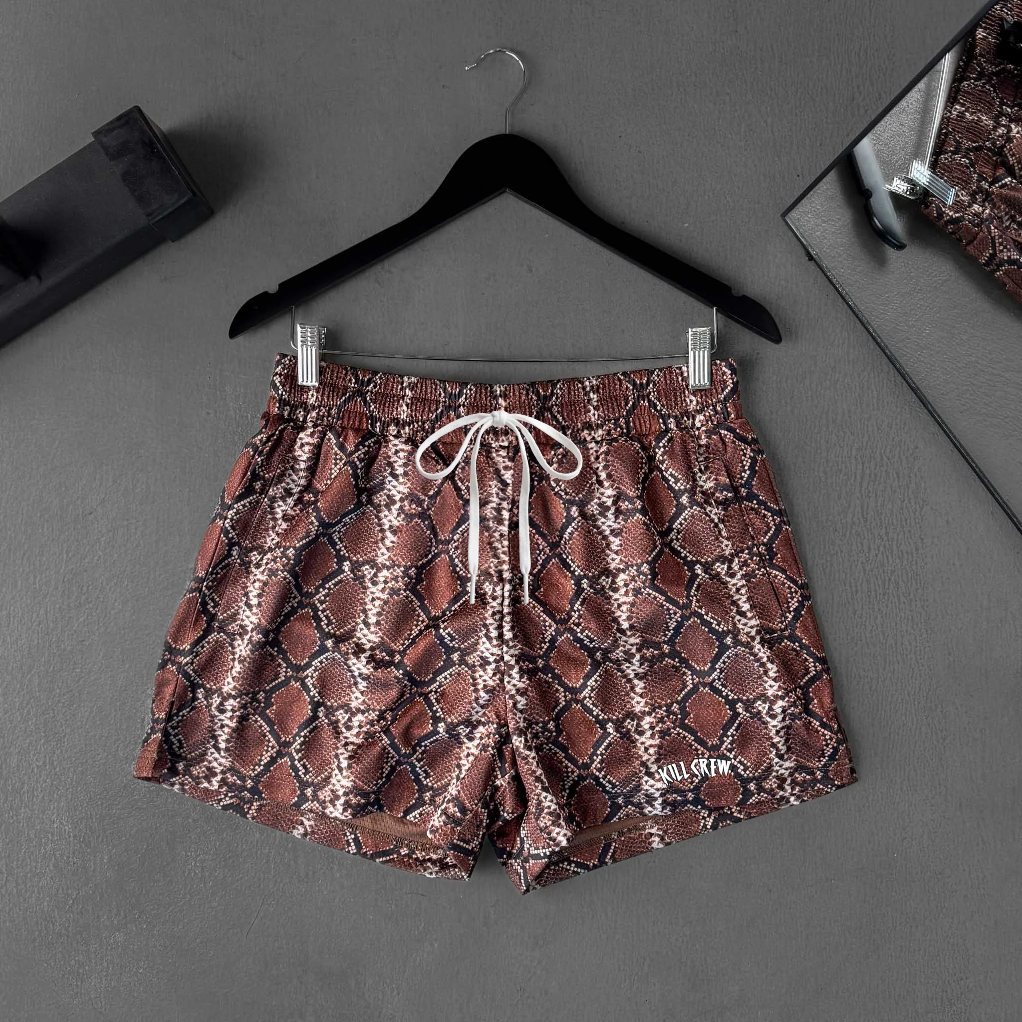 2026 Oversized Shorts für Herren: Amerikanische Vintage-Shorts mit verformtem Buchstabenprint – Modische High-Street Loose-Fit Basketball-Shorts für Paare – Detail 13