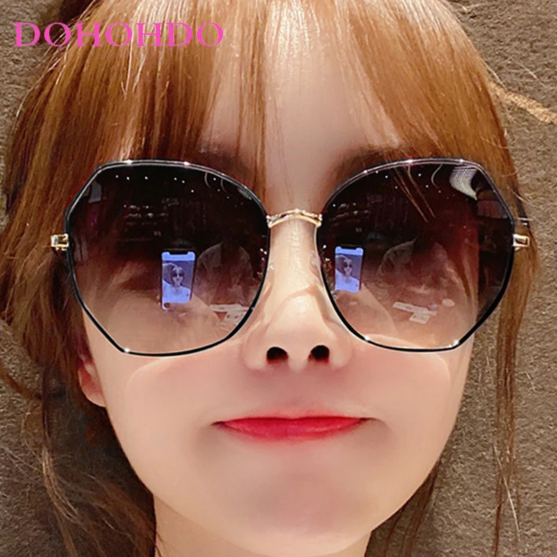 

Trendy Brand Designer Sunglasses Men Women Classic Metal New Anti-Glare Eyewear UV400 Travel Fishing Driving Shades Lentes Mujer