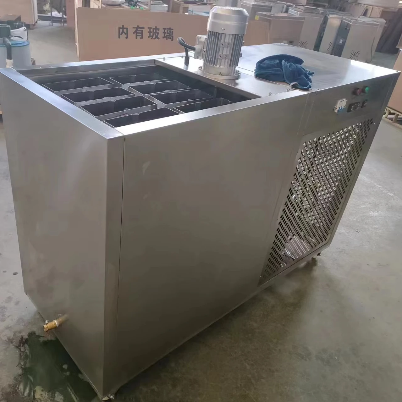 

Industrial Block Ice Maker Machine With 300kg Storage Capacity Dry Ice Block Ice Storage