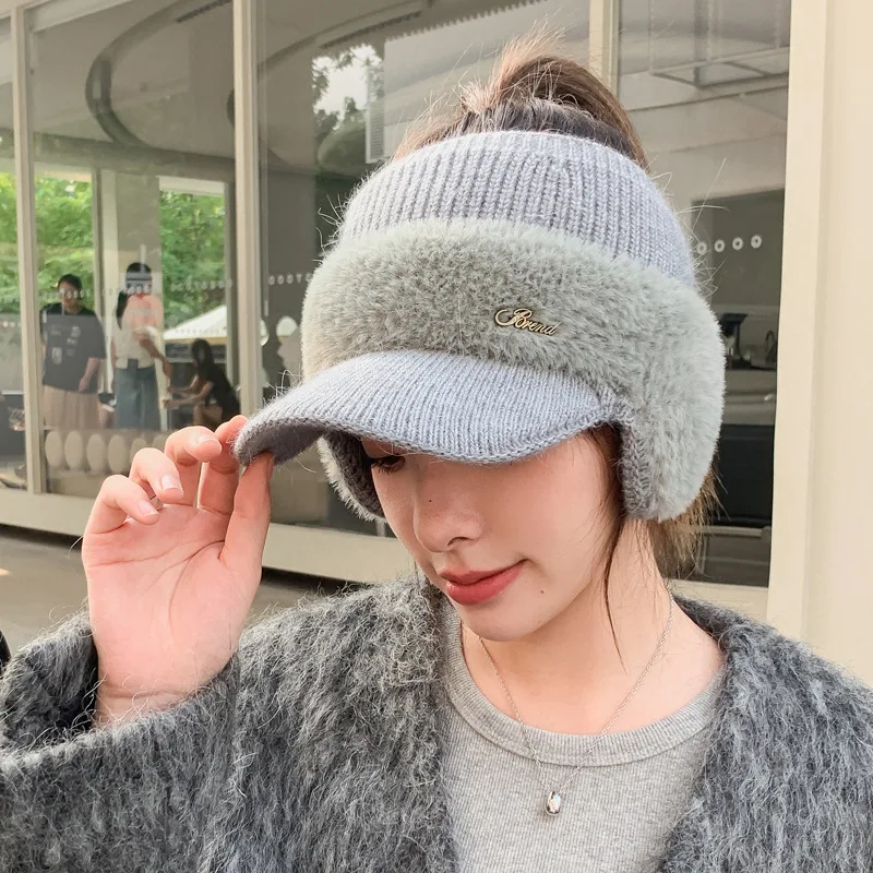 

Autumn and winter women's golf hat Korean version of empty top ear protection Lady's knitted woolen hat