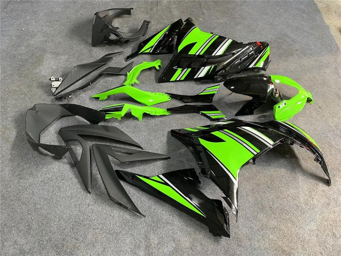 Motorcycle Fairing Kit Suitable for Kawasaki Ninja 250 Ninja 300 2013 2014 2015-2017 Years EX250 EX300 13-17 Fairing Green Black