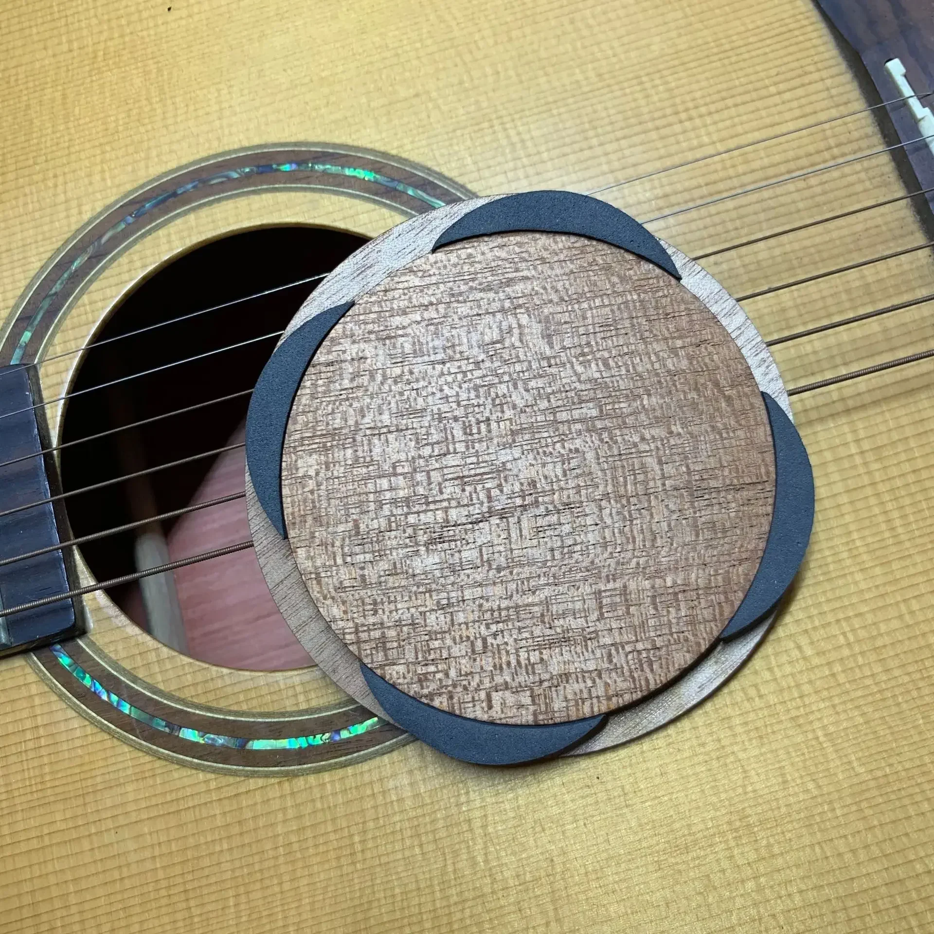 Guitar Wooden Soundhole Sound Hole Cover Block Feedback Buffer Mahogany Wood for 40/41 inch Acoustic Folk Guitars