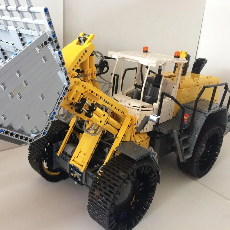 12136 PCS Moc Liebherr 586 Power Loader Engineering Vehicle Model DIY Building Blocks Kids Assembly Toys Festival Surprise Gifts