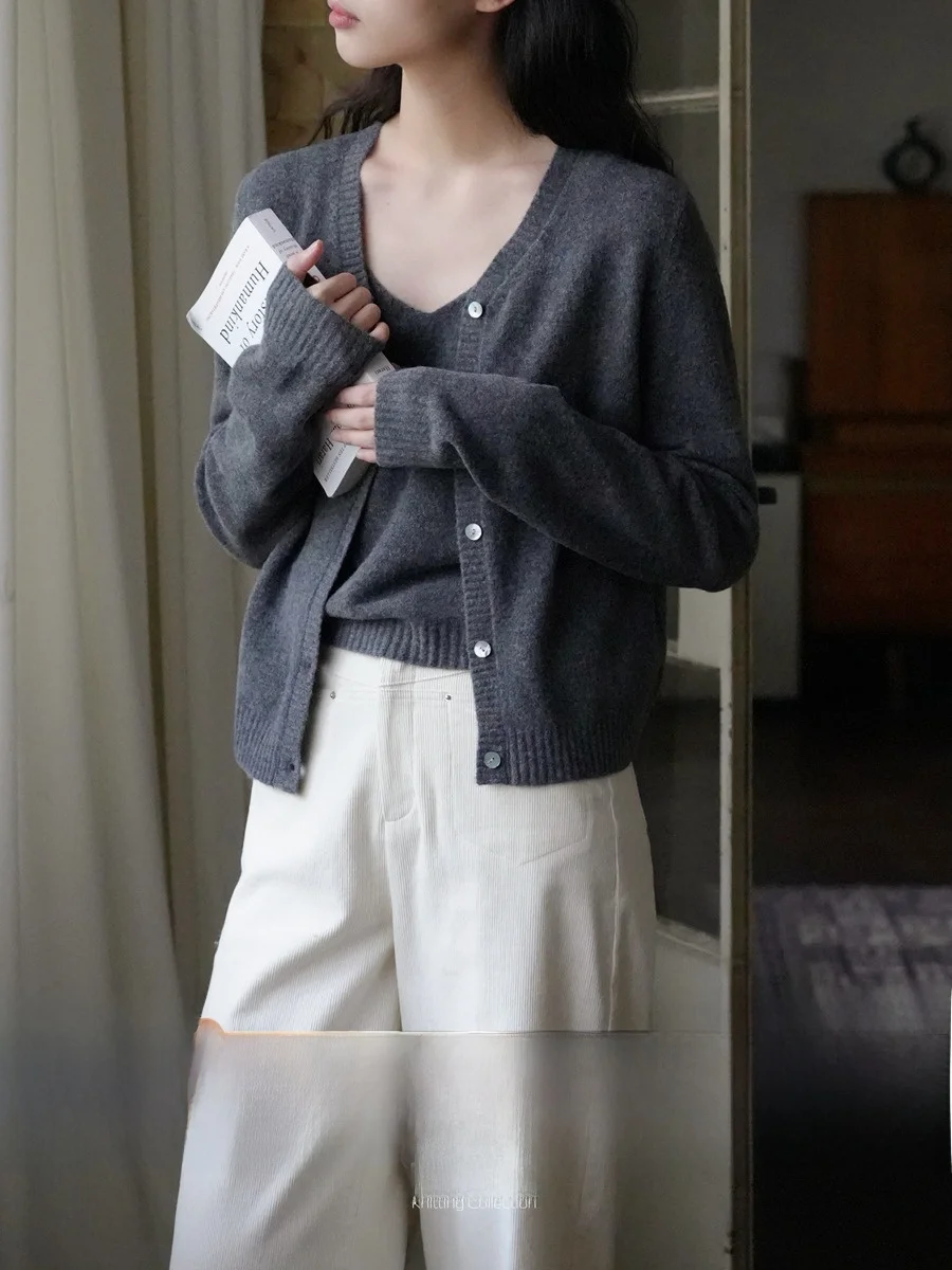 

Мягкий, приятный для кожи детский шерстяной кардиган на бретелях, вязаный комплект из двух предметов, женский осенне-зимний свитер, повседневный свитер с v-образным вырезом...