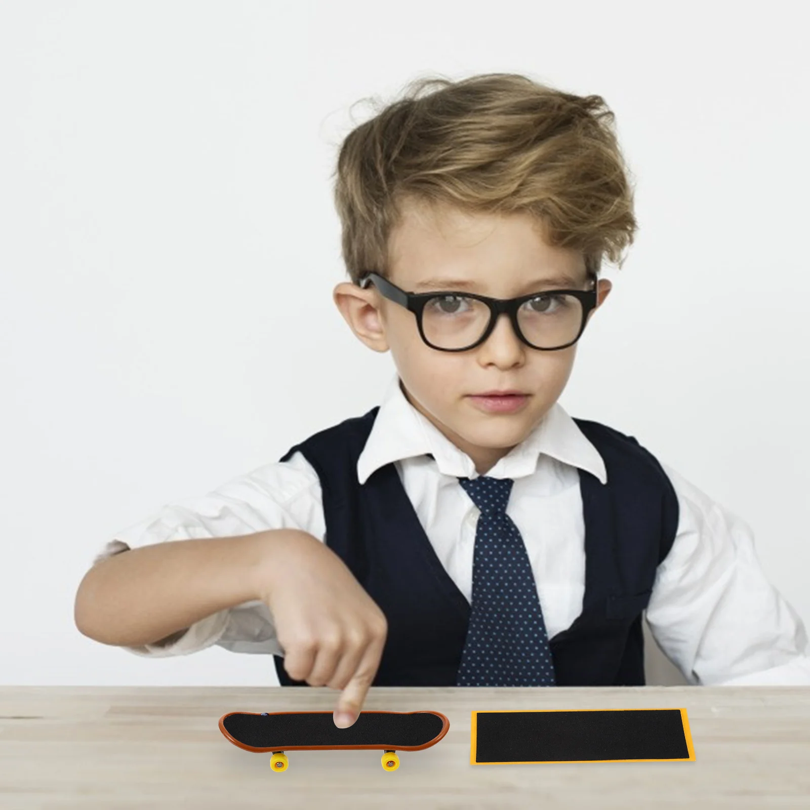 10 adesivi per skateboard con dita, accessori non giocattolo, mini foglio per skateboard per bambini, pratici e facili da sostituire, vecchi adesivi