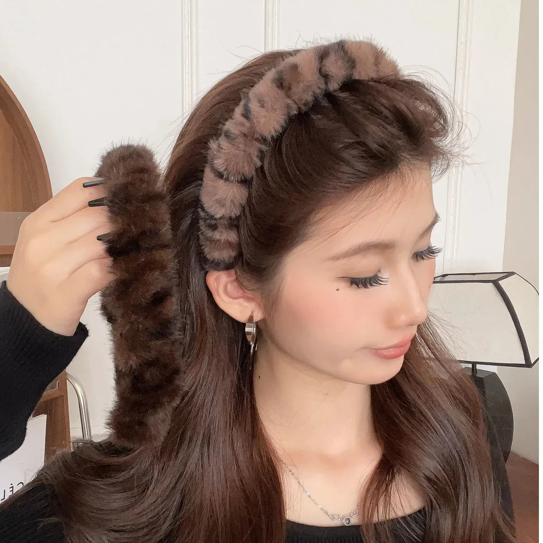 Retro Leopard Print Toothed Plush Headband Wave Plush Non-slip Hairband Versatile Daily Use Headwear Hair Accessoy