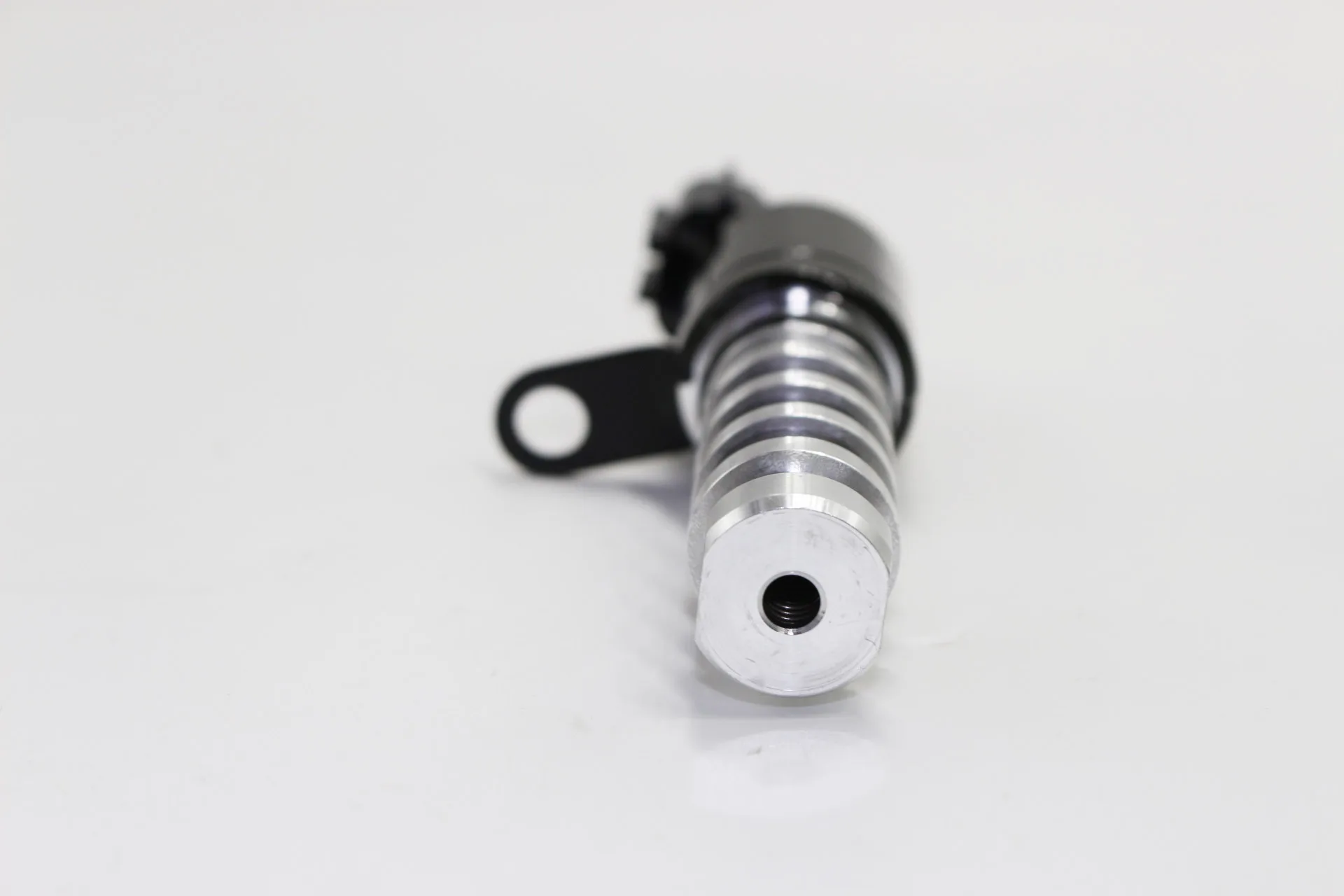 โซลินอยด์วาล์วปรับเวลาวาล์วเครื่องยนต์ (VVT) สำหรับรถยนต์ฮุนได i10 i20 1.0 1.2 รุ่น 24355-03011 2435503011 24355 03011