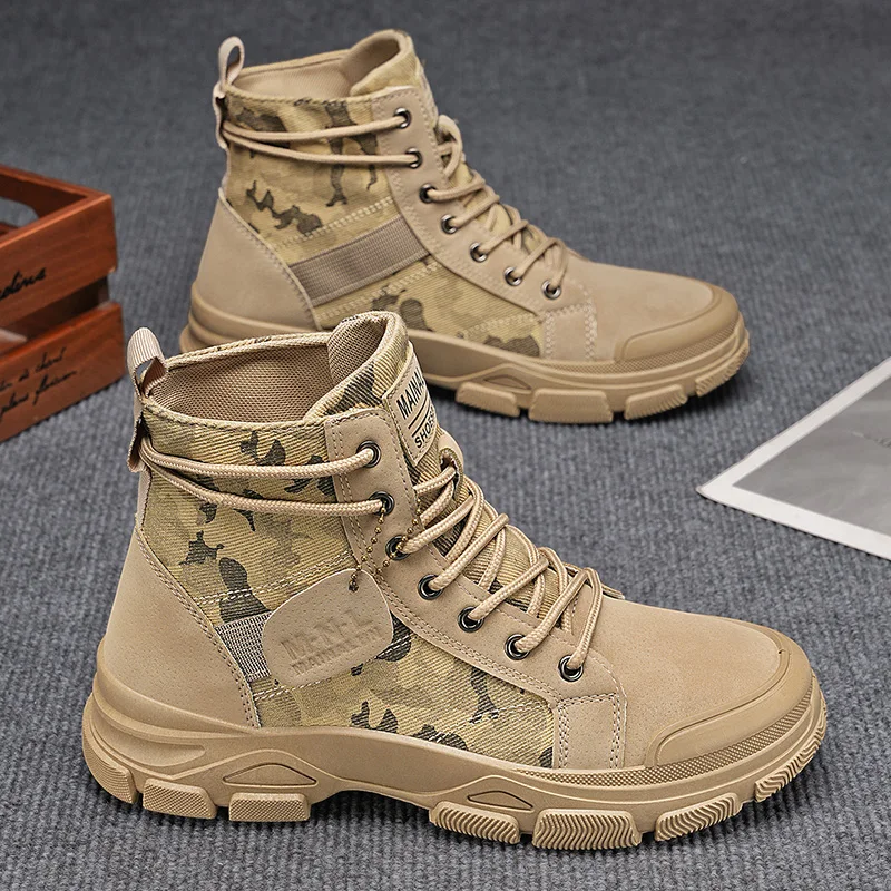 A Pair of Men's Casual Boots with Thick Soles, Durable and Slip-Resistant, Available in Large Sizes, Suitable for All Seasons