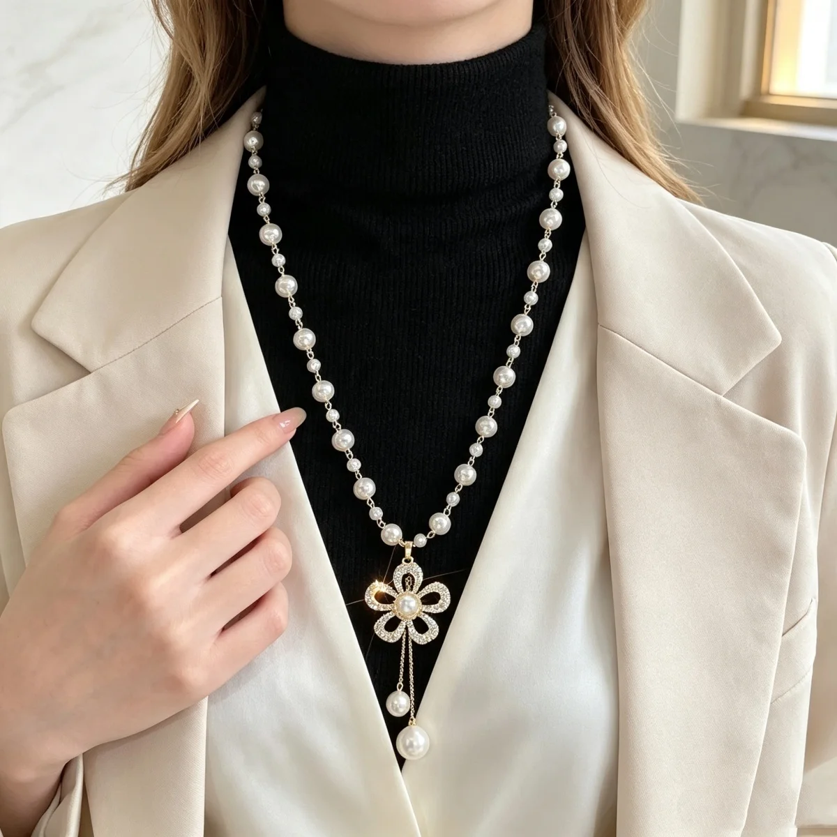 Elegante französische Strass-Perlenblumen-Halskette mit langer Kette für Damen und Herren, zarte florale Quasten-Choker-Schmuckstücke – Detail 10