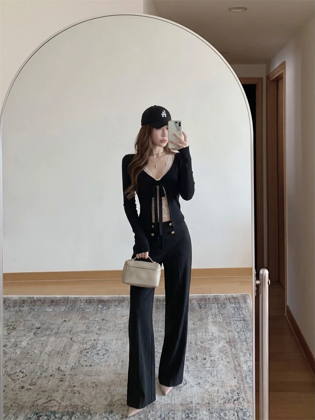 Pure Desire Black Lace V-neck T-shirt Women's Slim Fit Long Sleeve Korean Style Precise Small Top Autumn Season Casual Style