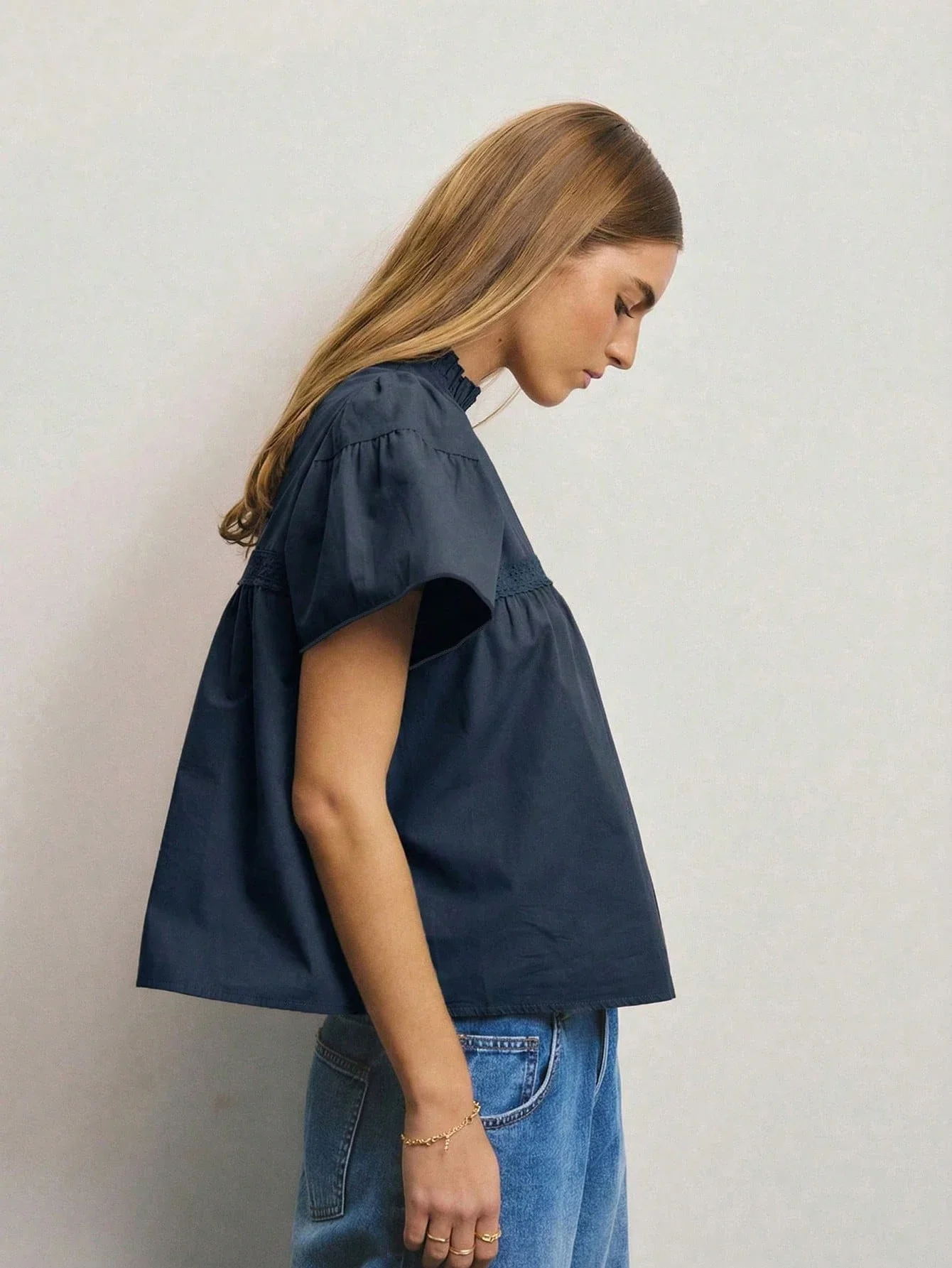 

Women's Solid Color Ruffled Collar Short Sleeve Blouse With Lace Trim