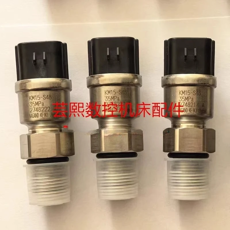 

New original Daikin pressure sensor KM10-S55 KM15-S48