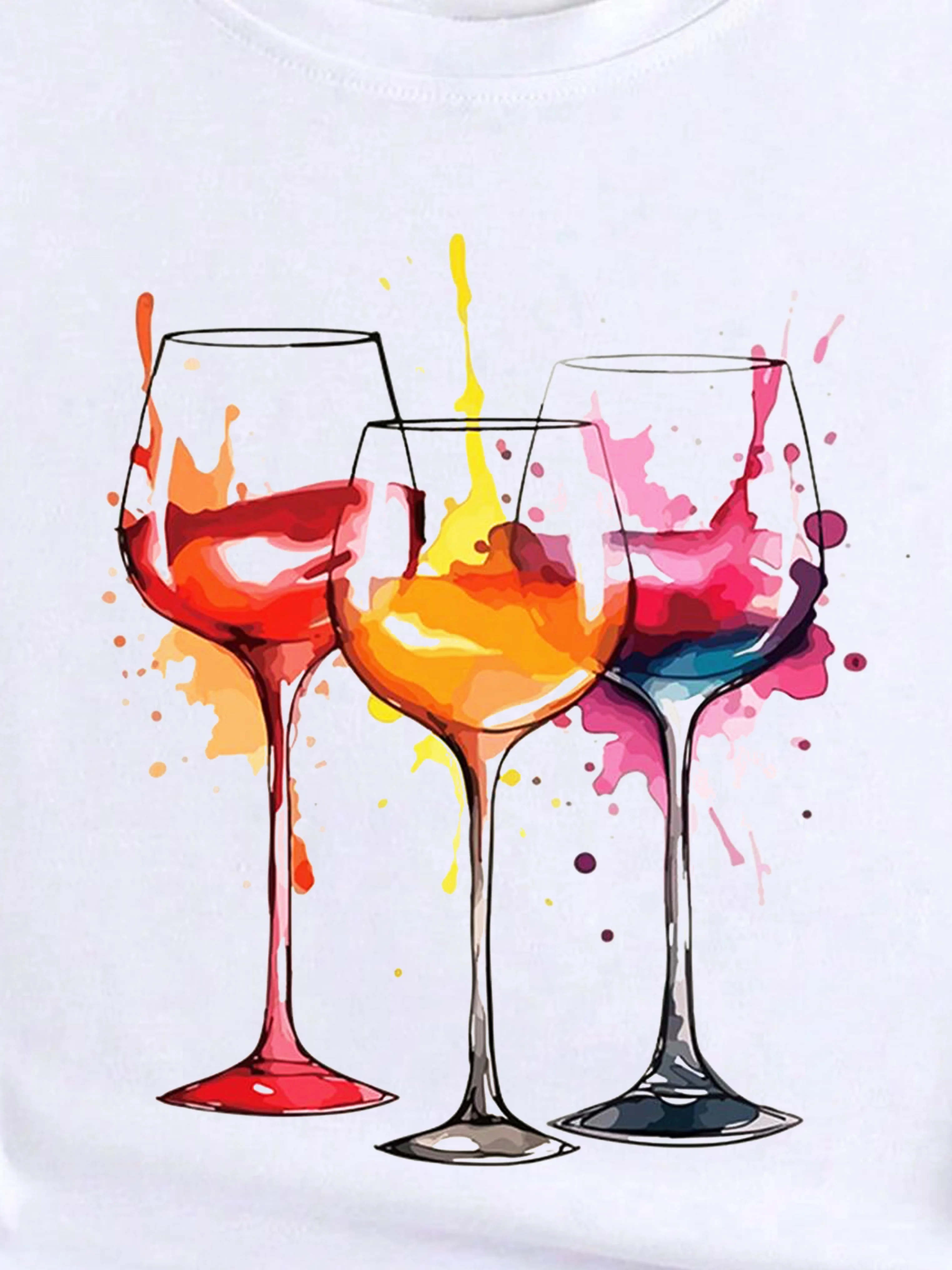 Buntes Kurzarm-T-Shirt mit Weingläsern und Weinmuster und Rundhalsausschnitt