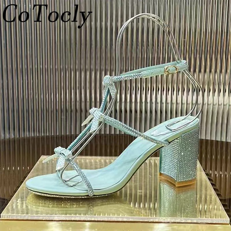 جديد صنادل كعب عالٍ النساء حجر الراين الكاحل حزام أحذية الحفلات الإناث كعب مربع مكتنز كريستال فراشة عقدة الصنادل امرأة