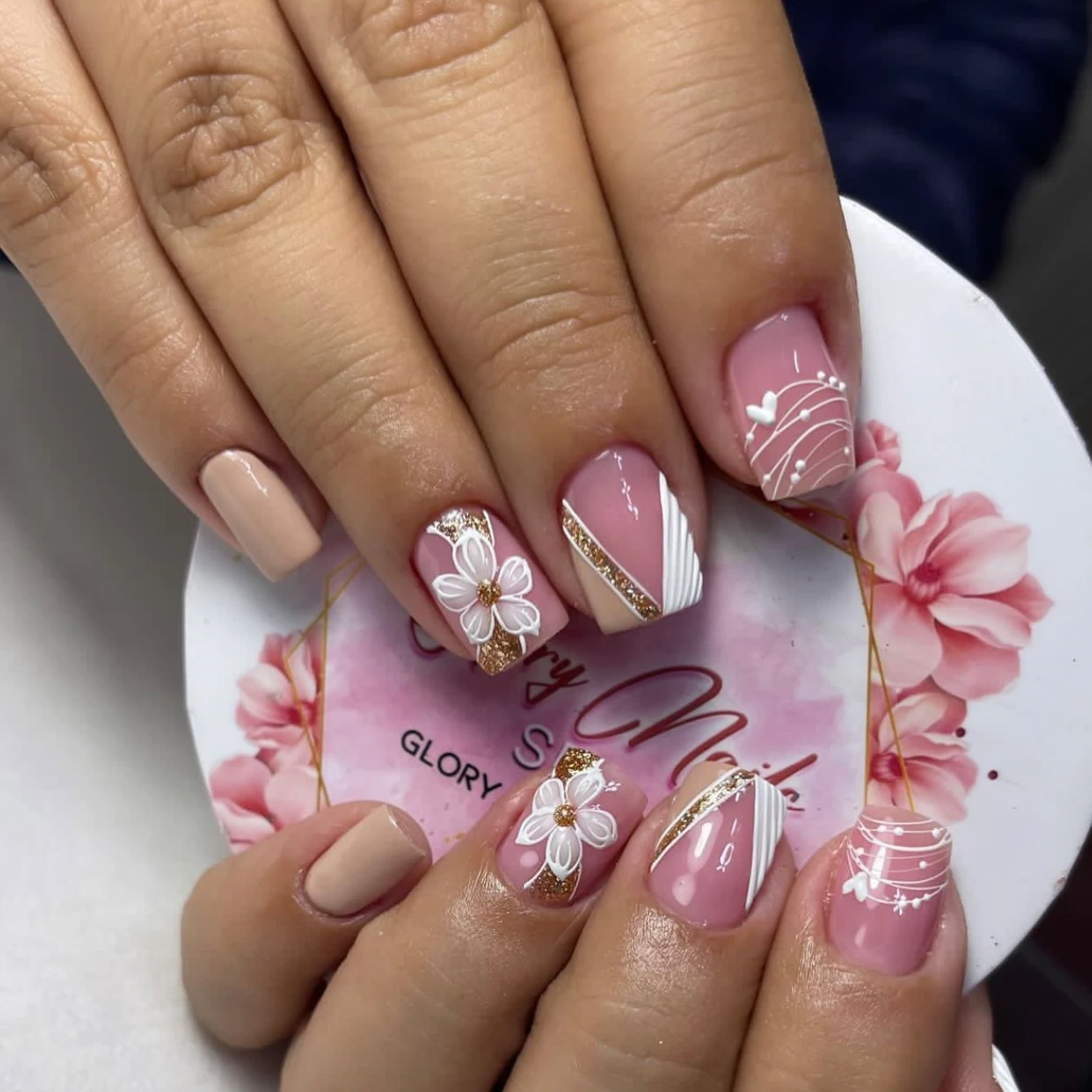 24PCSShort Square Nail Press Acrylic Fake Nail French Nude Powder Ribbon Flower Gold Glitter Design Fake Nail Full Coverage Nail